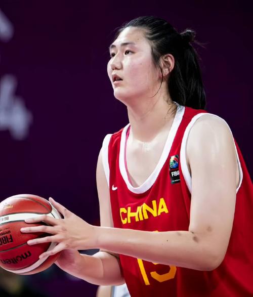 女篮又涌现一长人，14岁，2米15，惊艳全明星，未来或联手张子宇