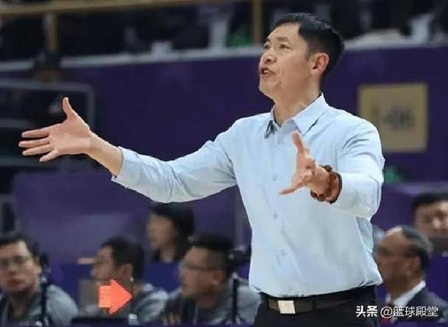 胜浙江发布会！张庆鹏批失误赞篮板，朱松玮直指进一步提升自己！