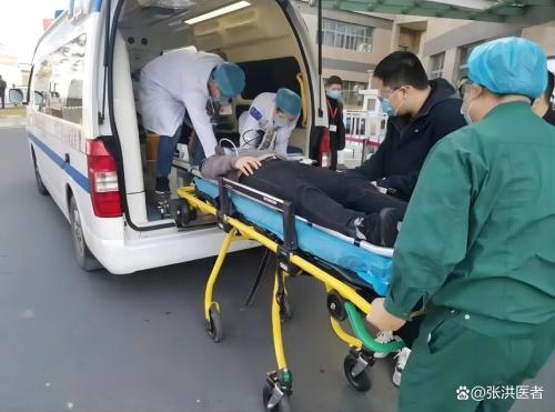 媒体人：鲁吐布拉赛后怒捶走道消防器材受伤并被救护车送医治疗