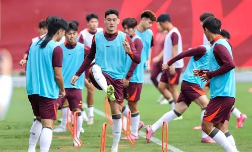 毛彪冲超！黑娃踢中甲可惜了贺一然挥别亚泰，中超第3轮川渝德比