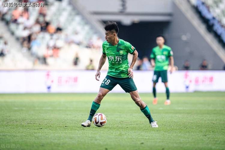 媒体人评张呈栋：这传球怎么能赢得首发，于大宝踢中卫都比他稳