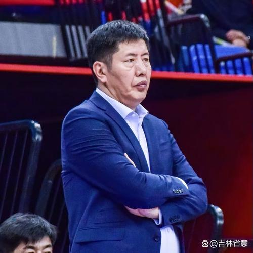 万万没想到，CBA第一个下课的主教练不是丁伟，而是他！