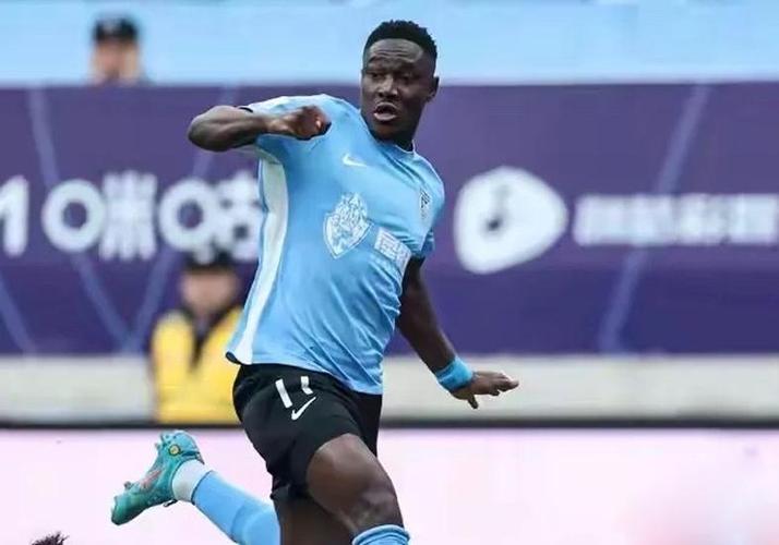 马莱莱出战成疑，轮到朱鹏宇顶上大连客场拿分当赢后防组新搭档