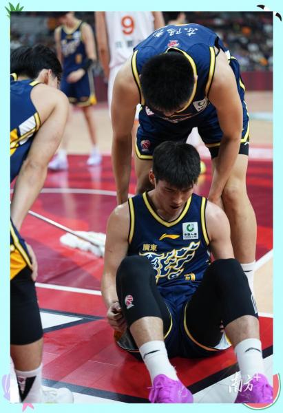 突然“断电”，上海男篮不敌卫冕冠军！开局不及预期，“大鲨鱼”还得磨_1