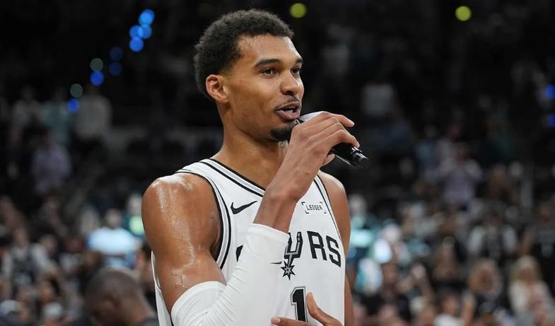 马里：我们这场比赛踢得不错，但下半场后半段注意力不是很集中