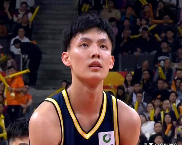 晚上十点半！徐杰伤情更新，崔永熙主动请战，徐昕无缘回归