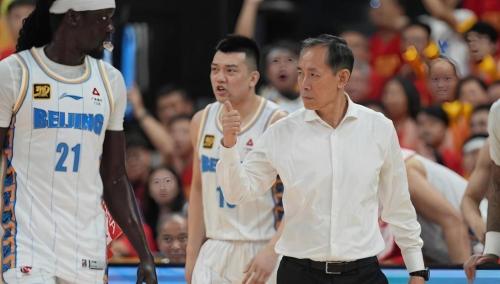 输吉林发布会！许利民不满罚球与防守，谈最后一攻甩锅赵睿！