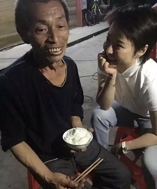 买提江社媒晒手术照：暂时按下暂停键，好好修养吧