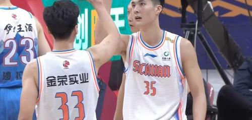 替补高效！朱松玮5中5拿到12分5板2助2断