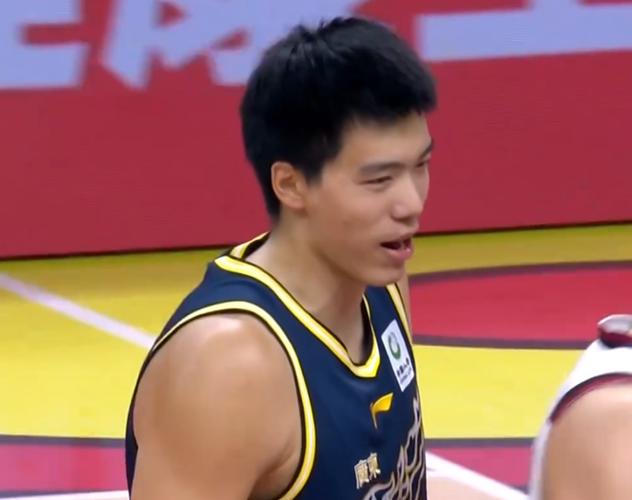 完爆王少杰+碾压焦泊乔广东冠军中锋大爆发，杜锋痛失内线底牌