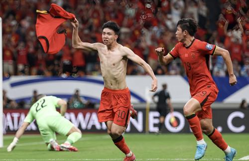 马德兴细说U23国足热身赛胜吉尔吉斯的奇迹一击：王钰栋竟然从65米外轰出世界波_中超直播