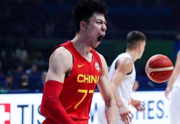 外线没准星！张镇麟半场三分4中0拿到10分1助1帽
