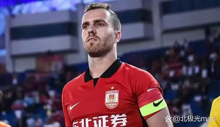 媒体人：王上源的6号给了塞尔吉尼奥，很可能是他首发的信号