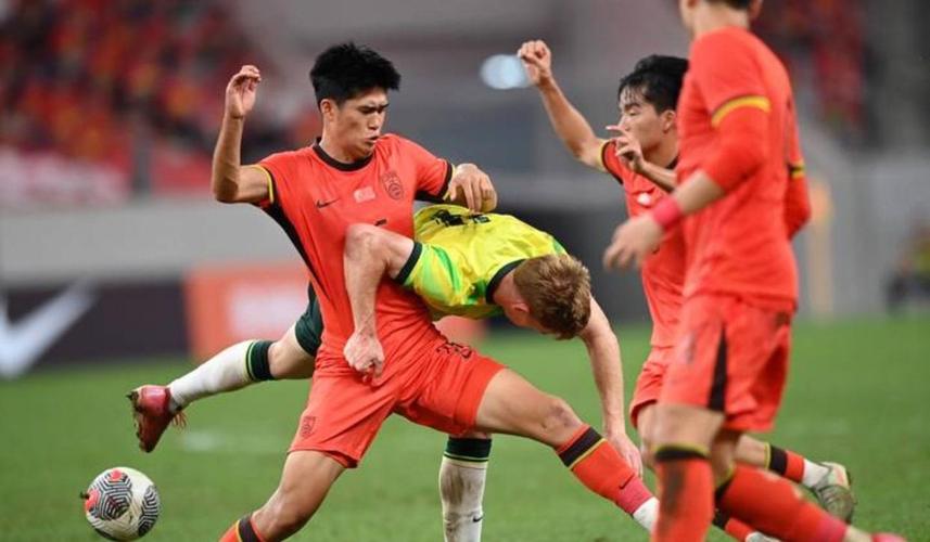 媒体人：国足踢强队和弱队都没有章法，中国香港队整体套路更清晰_1