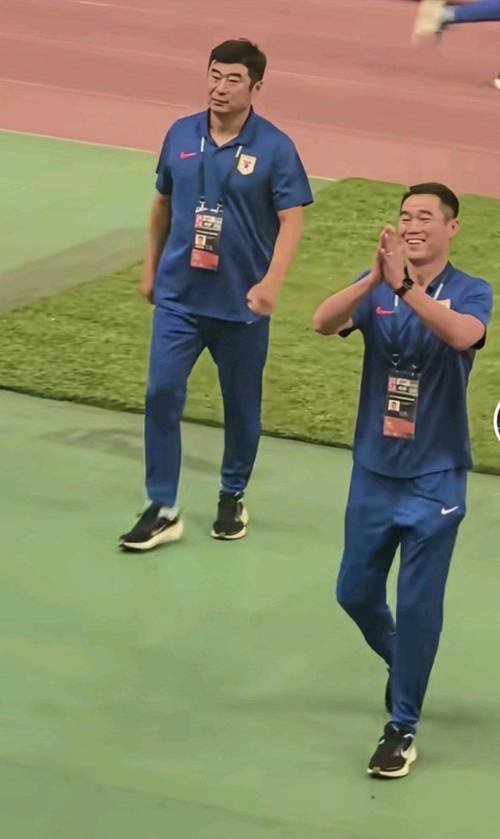 媒体人：韩鹏今天继续带泰山B队踢中乙，目前他是两个位置一肩挑