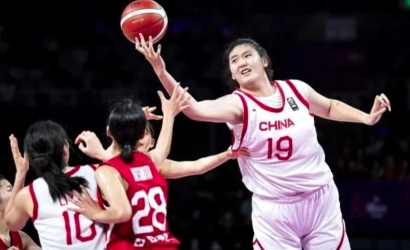 体坛周报：中国女篮遭遇热身赛首败这盆冷水来得很及时