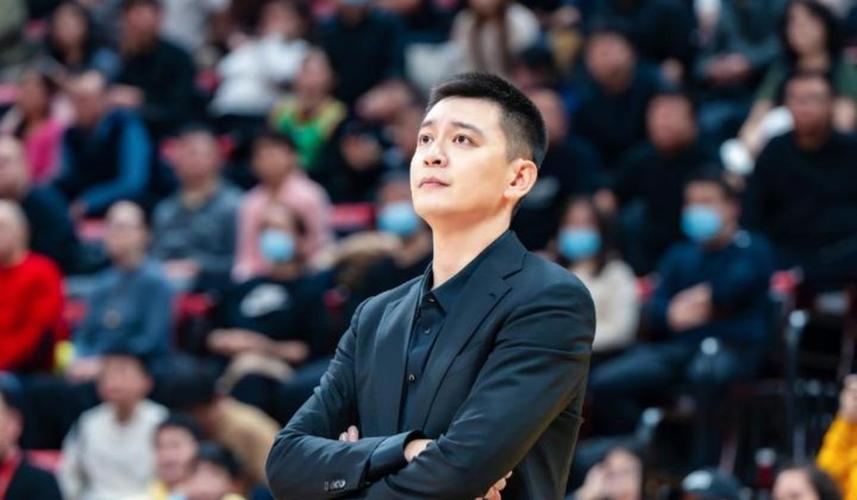 突发！CBA重磅消息，曝4冠王功勋教练杨鸣辞职，已获俱乐部批准！