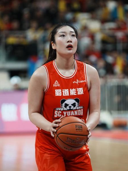 外线失准！李梦10中4拿到13分5板4助2断三分6中1