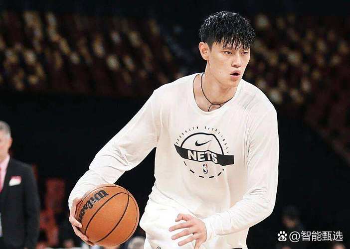 替补表现不错！曾凡博半场8中5拿到13分3板2断