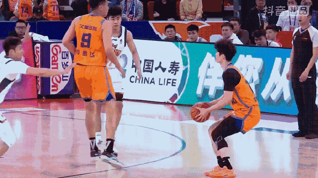 上海11171战胜四川球员评价：8人优秀，2人及格，2人低迷