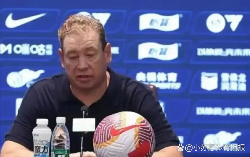 没办法了！申花五大主力都没有上斯卢茨基再神也没办法