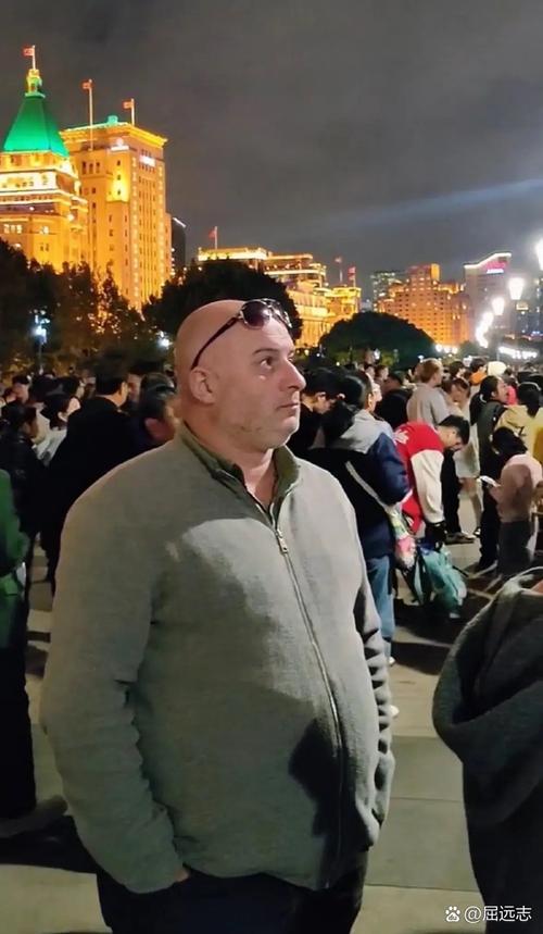 媒体人：无缘由攻击球员家人，甚至是拿喇叭骂人，真的让人唾弃！