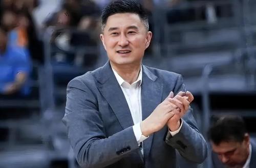 输上海发布会！杜锋不满篮板，坦言未确定新大外，回应崔永熙状态