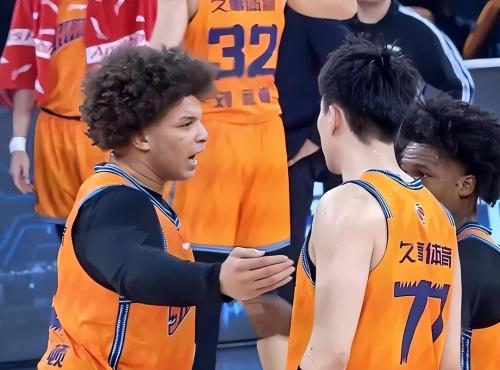 完美顶替高诗岩！对位杰曼陈盈骏砍15+7+6，球迷：像弱化版小丁