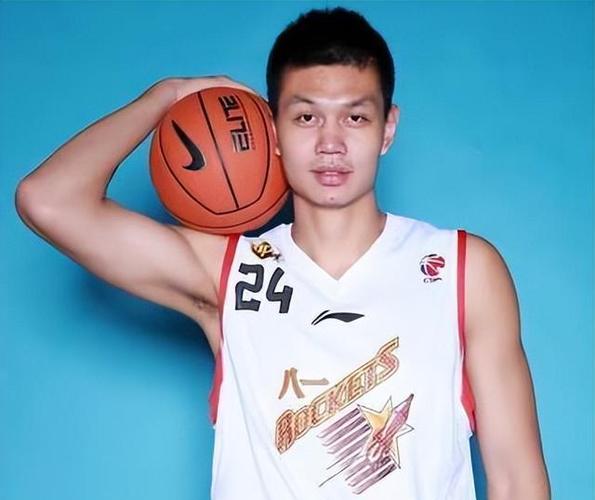 替补上场得吃得喝！许钟豪8分钟3中3拿下6分1篮板