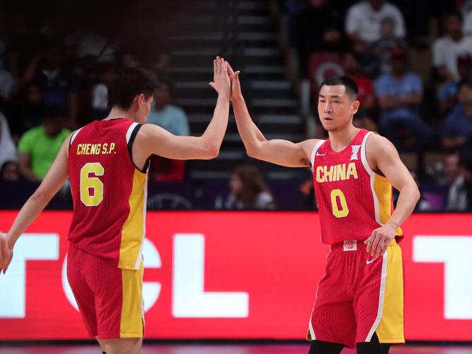 体坛午爆中国男篮取得世预赛首胜，欧联杯16强出炉今晚抽签