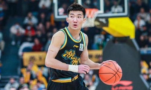 突发！广厦队后场主力球员意外重伤，被队友背出场令人担忧