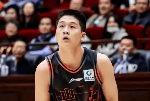 两战砍28分+8记三分！山东18岁潜力新星低调崛起，感谢邱彪培养