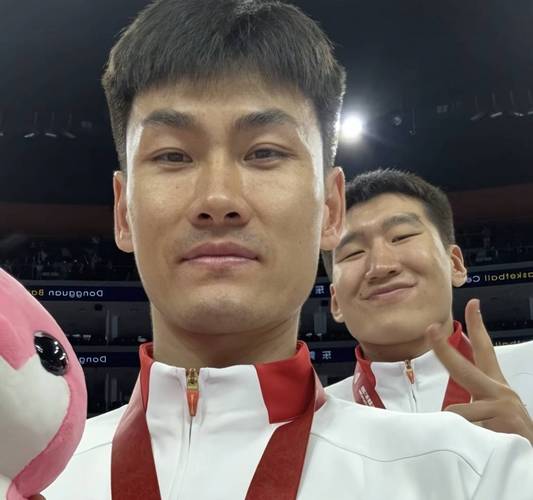 铁但拼！王睿泽11中2拿到10分11板两双罚球7中5