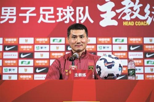 媒体人：邵佳一防守上要锤炼，惨败后不会再有很多人喊他执教国足
